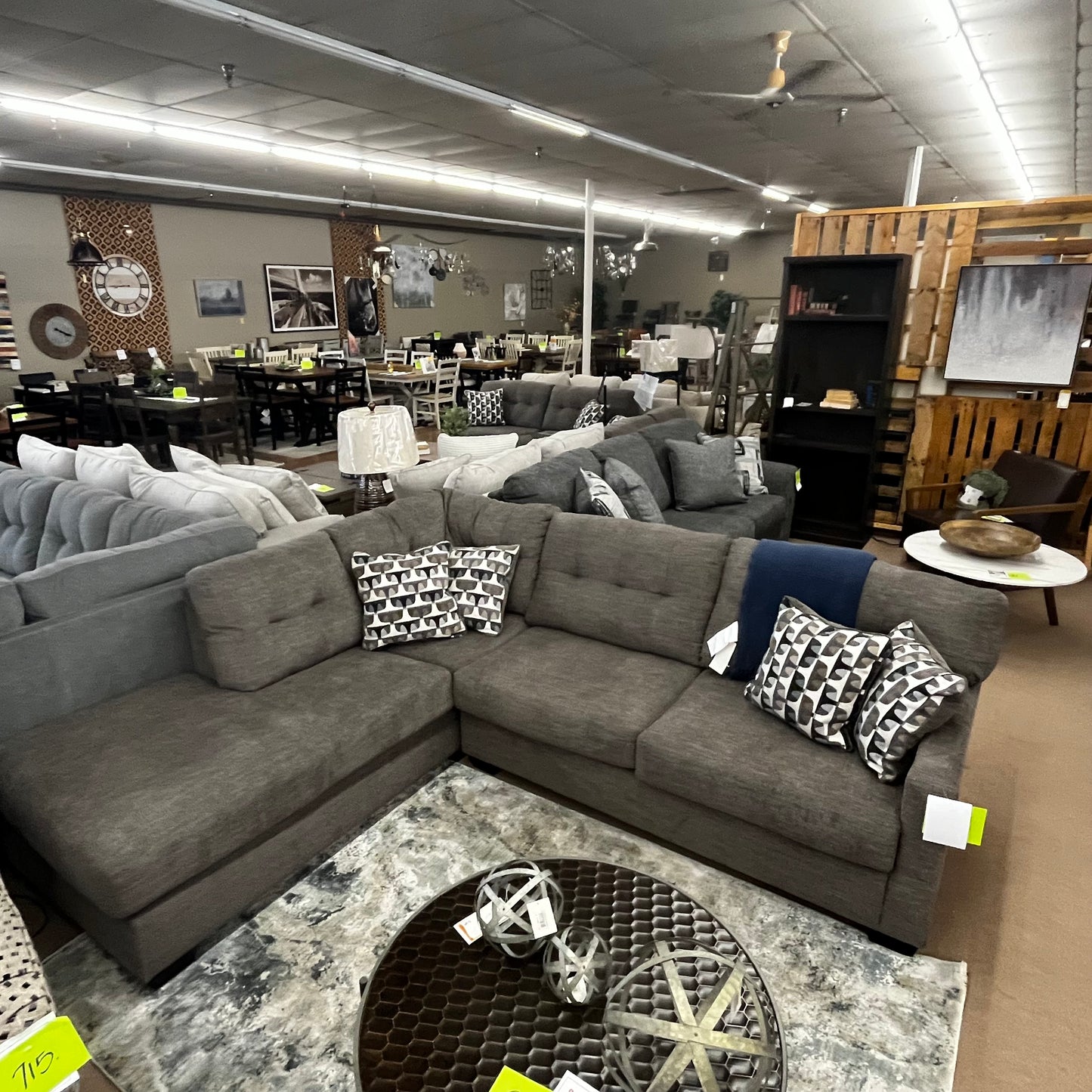 Mahoney 2-Piece Sectional with Chaise